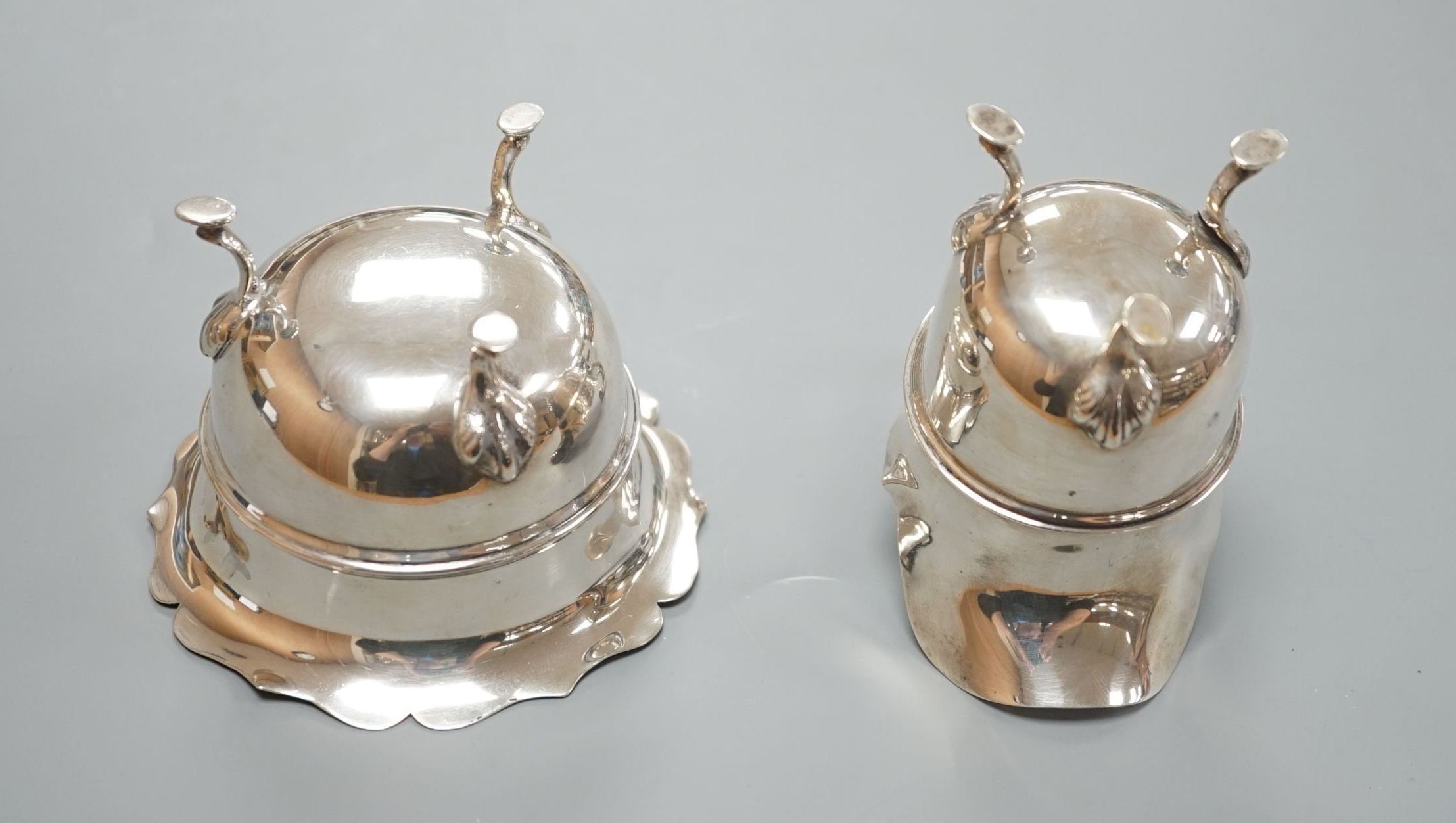 A George V silver cream jug and sugar bowl, C.S. Green & Co, Birmingham, 1910, 131 grams.